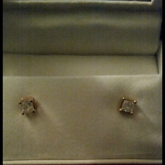 1 kt studs THEY'RE AVAILABLE! Can't change listing - Picture 5 of 5